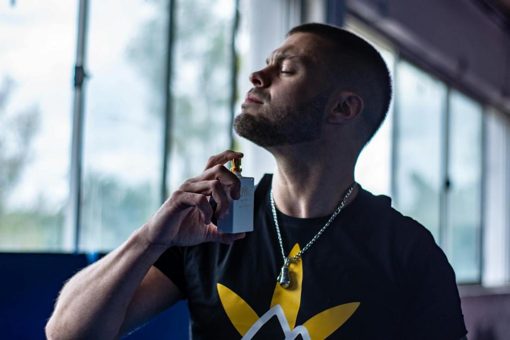 ¿Cuáles son los perfumes masculinos que más excitan a las mujeres y transmiten&nbsp;sensualidad?